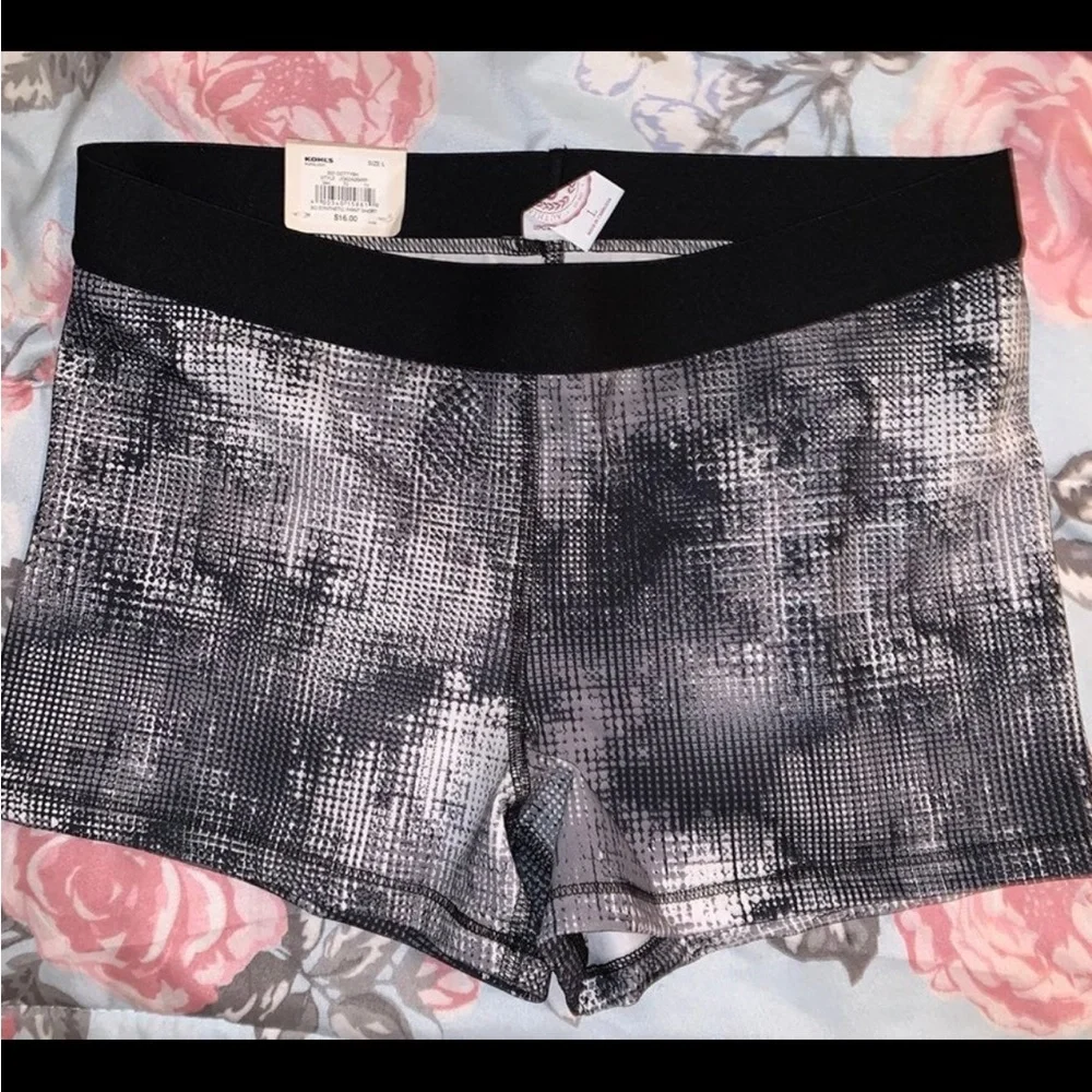 SO Dotty Black and White workout shorts- size Large - **NEVER WORN** - Picture 4 of 7